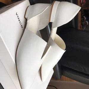 VINCE WHT LEATHER FLATS SZ 9
